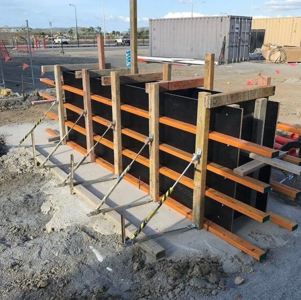 concrete column formwork systems using MacketBracket formwork bracing