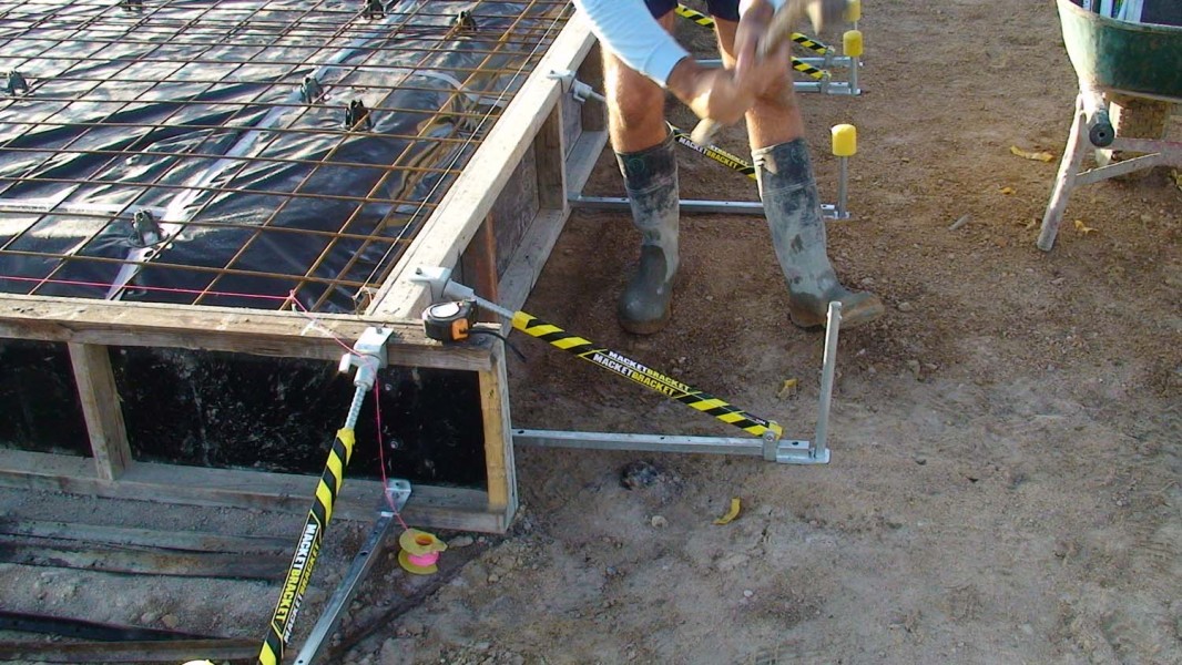 corner concrete slab formwork bracing using MacketBracket